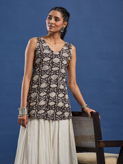Women Black & White Floral Hand Block Print Pure Cotton Short Kurti- BPKU002