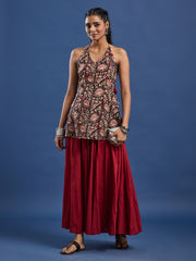 Bagru hand-block printing from Rajasthan, India.Made from 100% breathable pure cotton, this kurti keeps you cool and comfortable all day long. Style with Plazzo, Skirt and denim